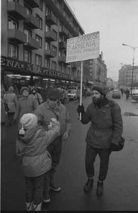 Zbiórka pieniędzy dla ofiar trzęsienia ziemi w Armenii