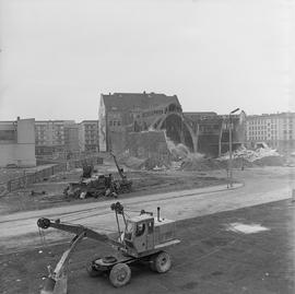 Wyburzanie hali targowej II