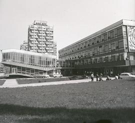 Wydział Chemii Uniwersytetu Wrocławskiego oraz wieżowce na pl. Grunwaldzkim we Wrocławiu - tzw. w...