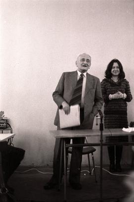 Marian Brandys w sali im W. Nehringa